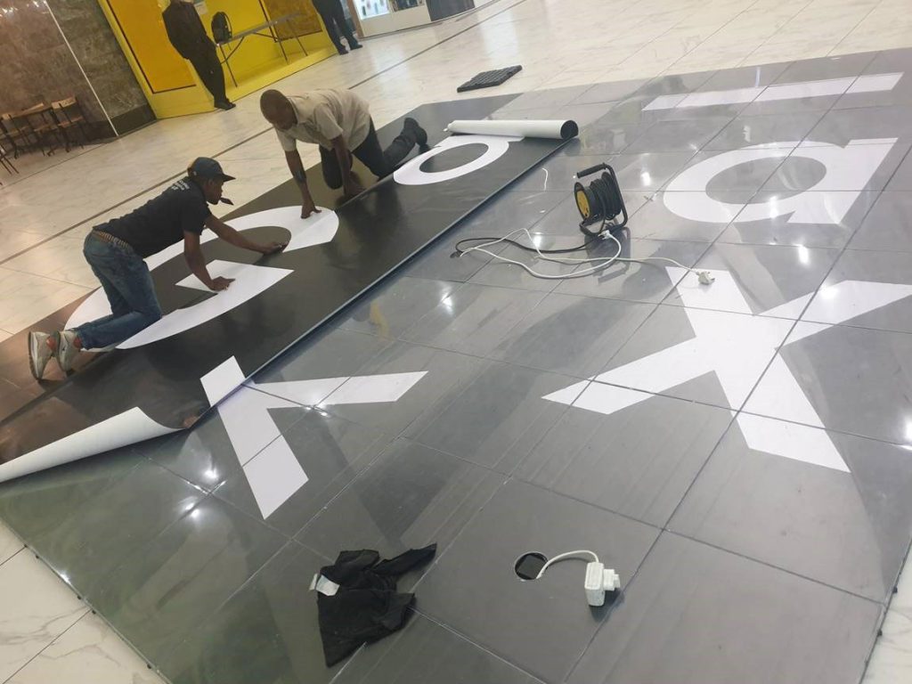 Professional Stand-On Floor Systems for Retail Displays