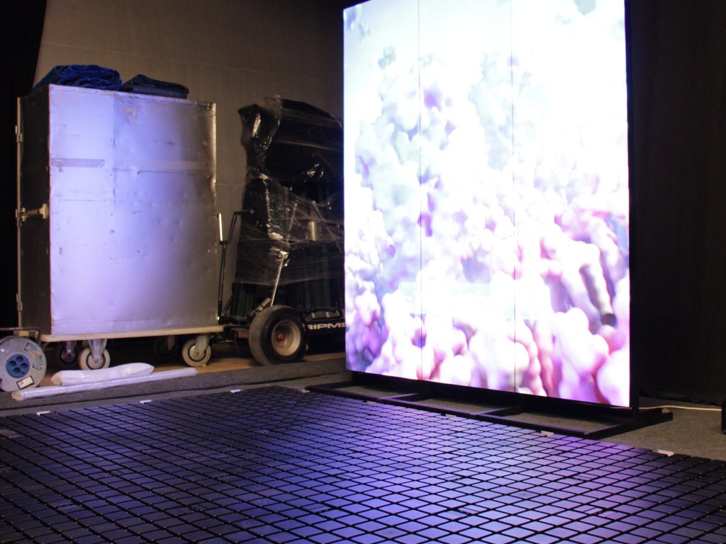 Versatile Stand-On Floor System for Trade Show Exhibits