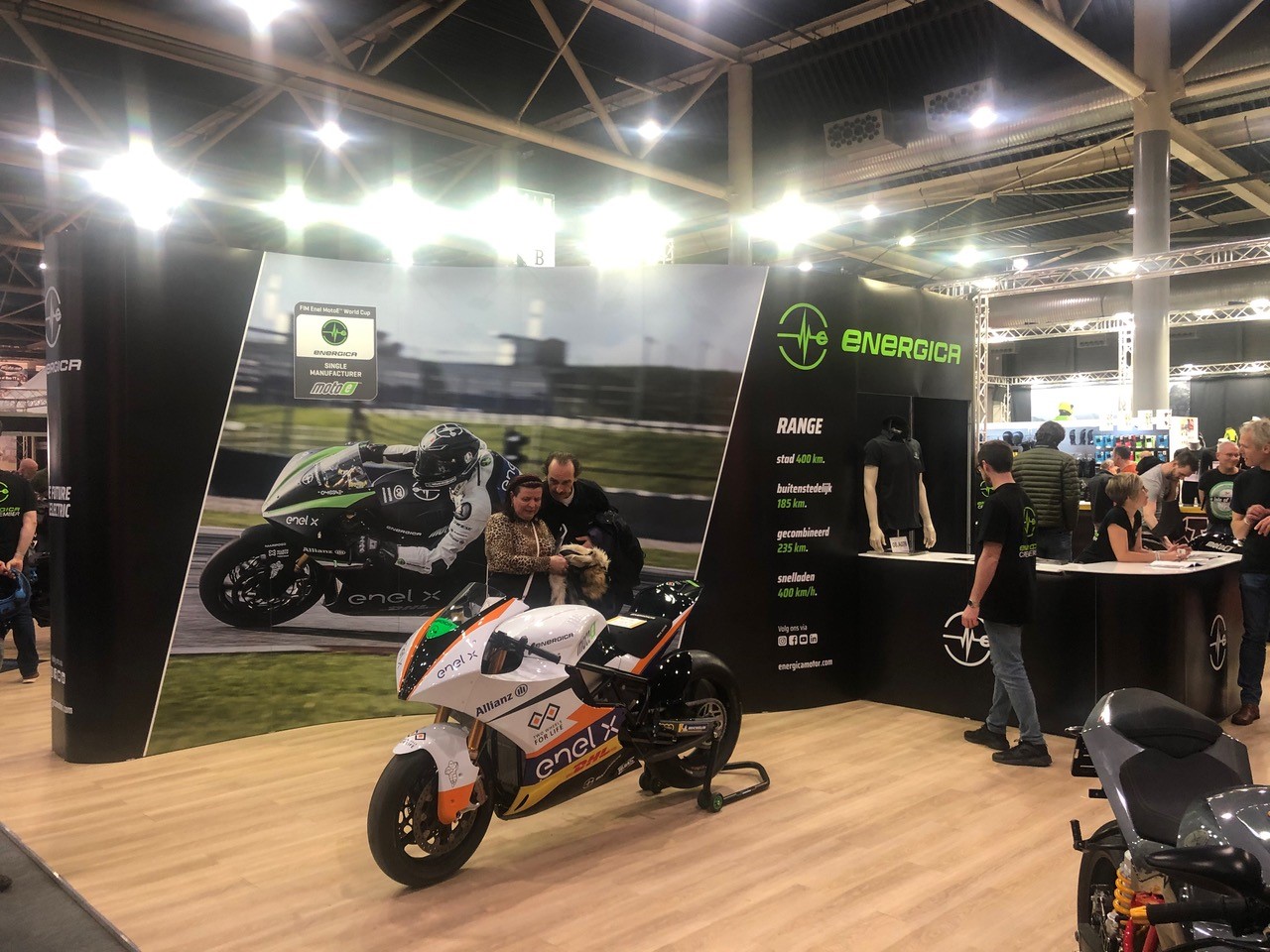 Il pavimento Stand-On Expo può supportare fino a 3600 kg/m2.